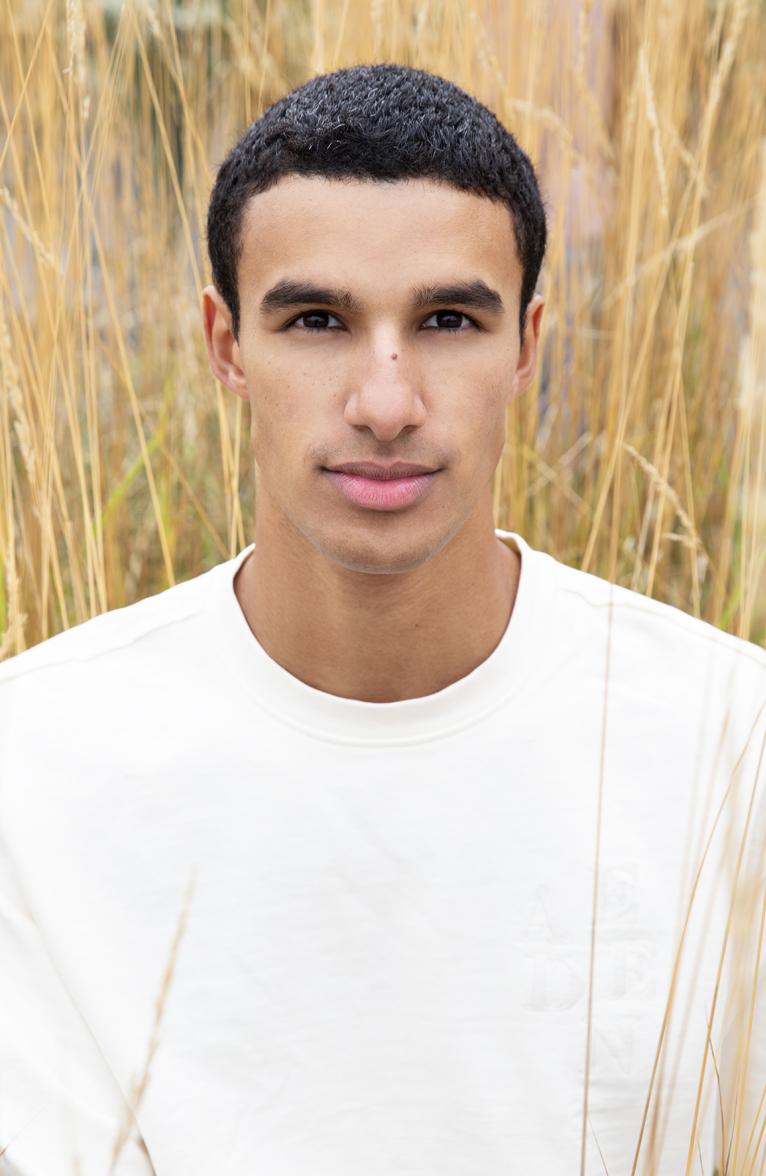 model-Yonis.-3957